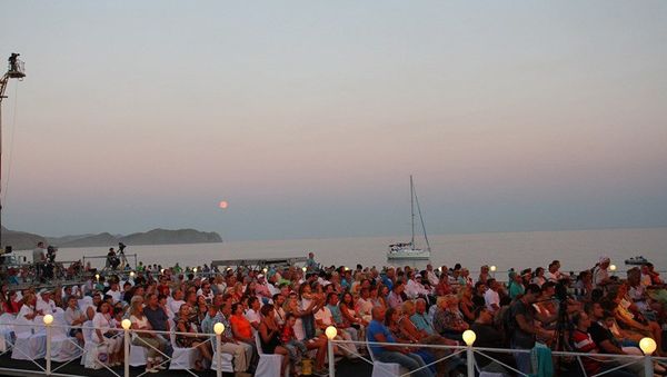 Второй вечер Koktebel Jazz Party. Концерт. Зрительская зона на пляже