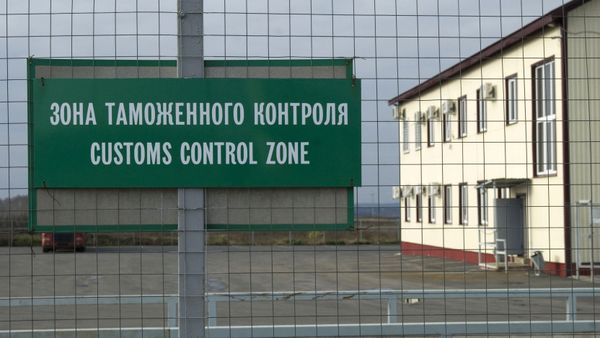 Таможенный пункт пропуска на российско-украинской границе