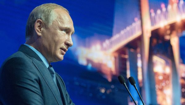 Президент РФ В.Путин. Архив