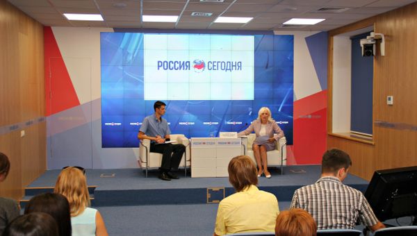 Сенатор от Крыма Ольга Ковитиди на пресс-конференции в МИА Россия сегодня в Крыму Сенатор от Крыма Ольга Ковитиди на пресс-конференции в МИА Россия сегодня в Крыму