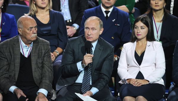 Президент России В.Путин принимает участие в пленарном заседании Форума ОНФ Президент России В.Путин принимает участие в пленарном заседании Форума ОНФ