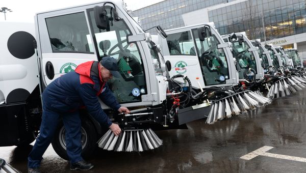 Передача ключей от снегоуборочной техники главам муниципалитетов