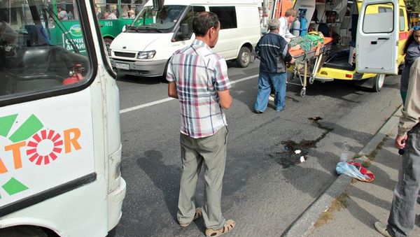 В центре Симферополя пожилая женщина попала под маршрутку