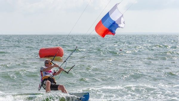 Петербуржец выиграл кайт-гонку в поддержку Керченского моста