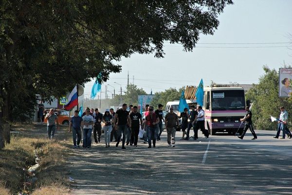 Антиблокадная акция крымских татар в Симферополе Антиблокадная акция крымских татар в Симферополе