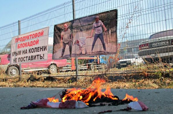 Антиблокадная акция крымских татар в Симферополе Антиблокадная акция крымских татар в Симферополе