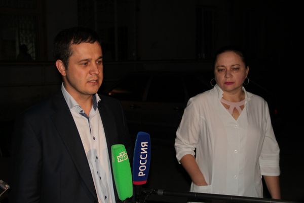 Заместитель министра здравоохранения РК Антон Шаклунов у здания горбольницы №7 Симферополя Заместитель министра здравоохранения РК Антон Шаклунов у здания горбольницы №7 Симферополя