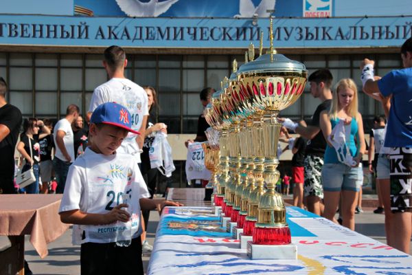 Кросс нации-2015 в Симферополе: студенты, пенсионеры и политики