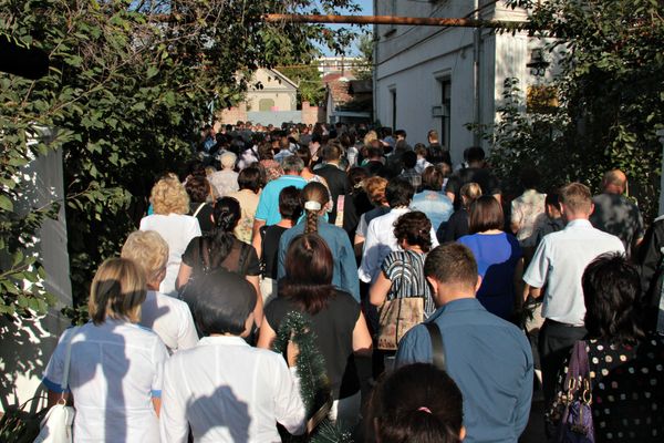 Прощание с расстрелянными медиками в Симферополе