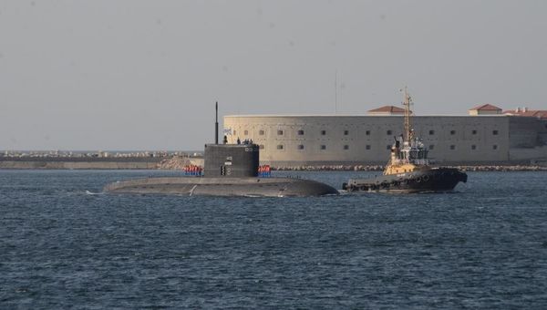 Подлодка Новороссийск в бухте Севастополя