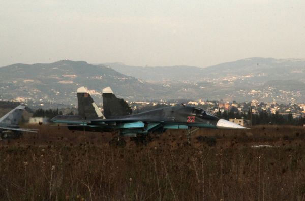 Российская боевая авиация на аэродроме около Латакии