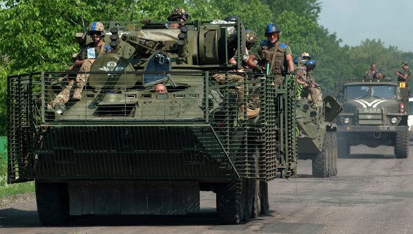 Колонна с украинскими военными