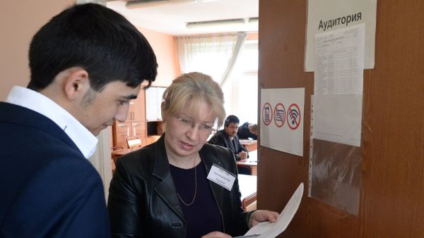 Преподаватель и ученик. Школа