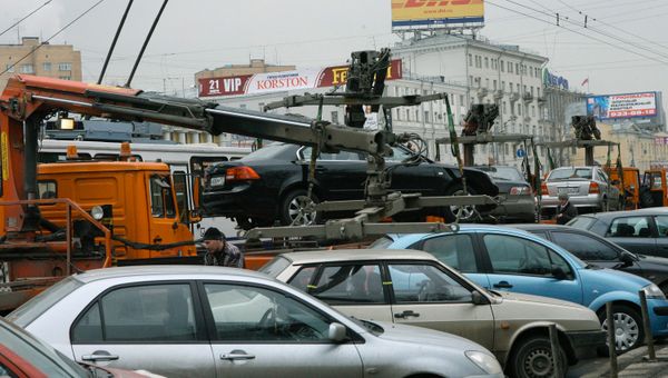 Эвакуация автомобилей на Зубовском бульваре
