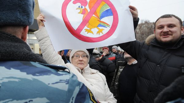 Пикет против закона о запрете пропаганды гомосексуализма