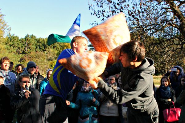 Спартакиада Люби свое против празднования Хеллоуина прошла в Симферополе
