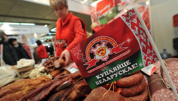 Продажа белорусской мясной продукции на выставке-ярмарке. Архивное фото