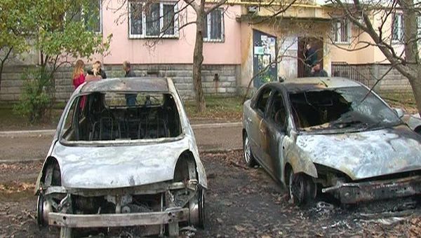 Сожженные в Симферополе машины