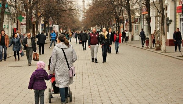 Блэкаут, день второй. Как Крым живет без света. Гуляющая толпа в центре Симферополя - понедельник 23 ноября объявлен выходным днем Блэкаут, день второй. Как Крым живет без света. Гуляющая толпа в центре Симферополя - понедельник 23 ноября объявлен выходным днем