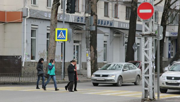 На пешеходном переходе