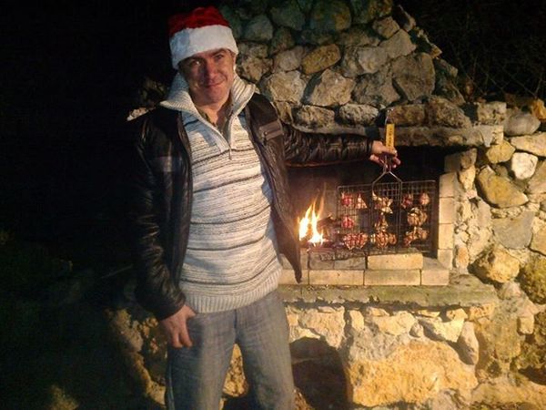 Пользователь социальной сети Facebook Максим Максимов приглашает в гости на барбекю
