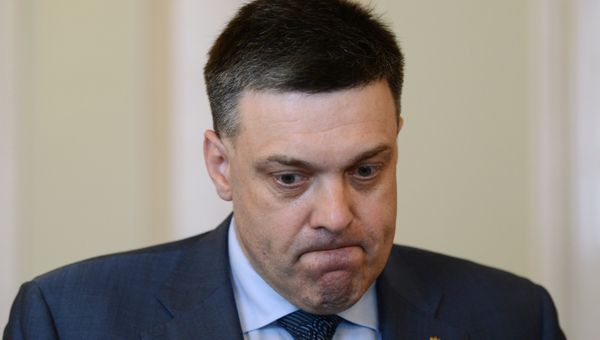 Лидер националистической партии Свобода Олег Тягнибок отвечает на вопросы журналистов после заседании Верховной Рады Украины.