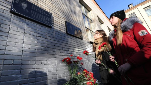 Открытие мемориальной доски в честь морского пехотинца Александра Позынича