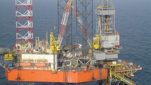 Буровая вышка Черноморнефтегаза