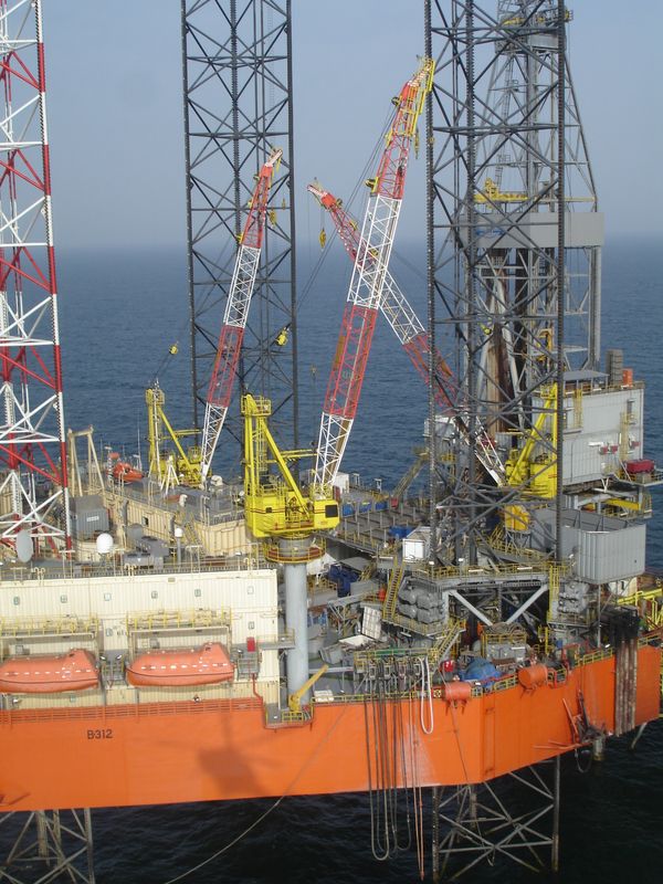 Буровая вышка Черноморнефтегаза