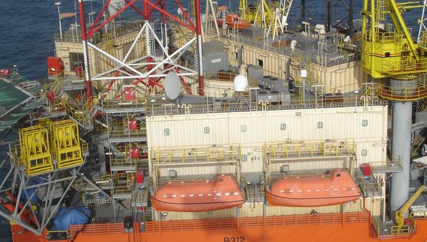 Буровая вышка Черноморнефтегаза