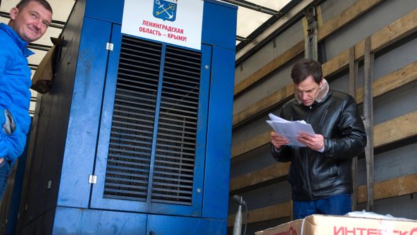 Власти Ленинградской области отправили в Крым 14 дизель-генераторов