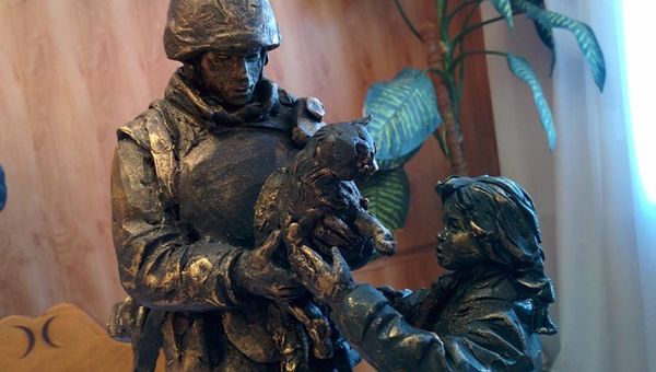 Макет памятника вежливому человеку в Симферополе