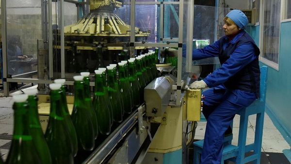 Закладка шампанского Крымский мост на заводе Новый Свет