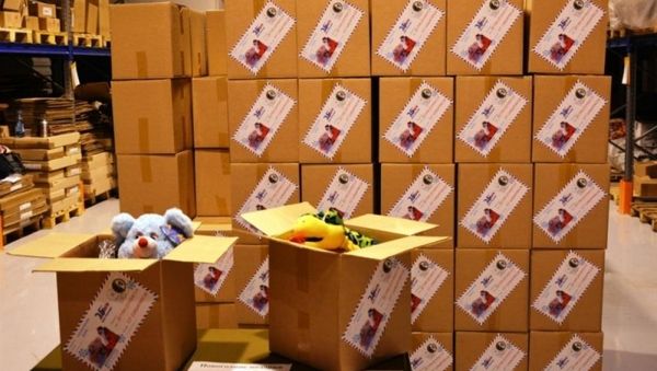 Сибирские спасатели передали крымским детям мед и кедровые орехи