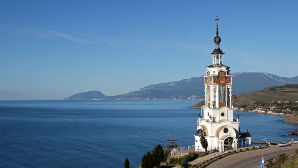 Вид на храм-маяк Святого Николая Чудотворца в селе Малореченское