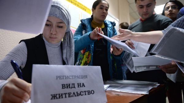 Сдача экзаменов в центре тестирования мигрантов