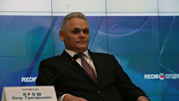 Руководитель ФМС в Крыму Петр Ярош Руководитель ФМС в Крыму Петр Ярош