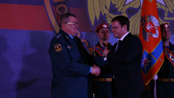 Глава МЧС Крыма наградил радио Россия сегодня и РИА Новости (Крым)