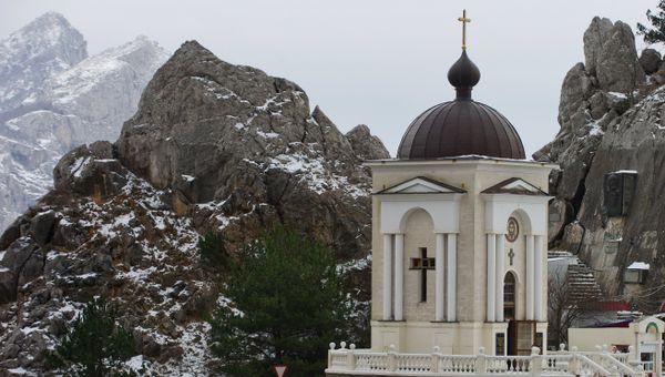 Горы в снегу. Ялта Горы в снегу. Ялта