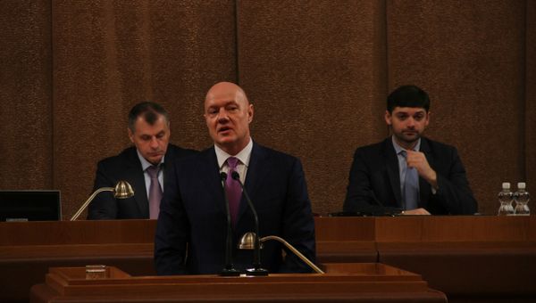 Вице-премьер Крыма Виталий Нахлупин. Сессия Госсовета РК 19 января 2016 года