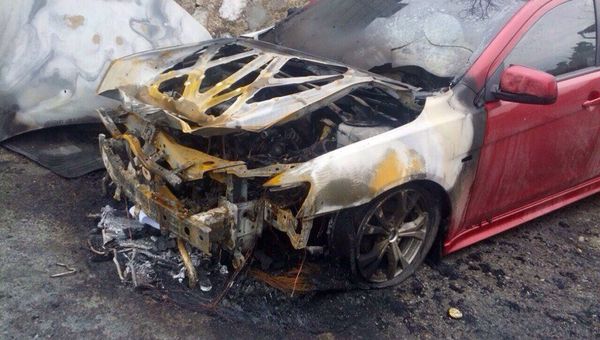 Сгоревший автомобиль