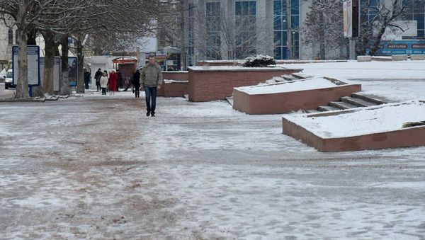 Снег на улицах Симферополя