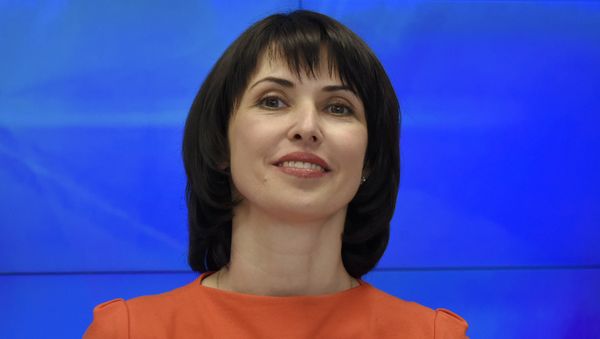 Руководитель Межрегиональной общественной организации Русское единство Елена Аксенова во время видеомоста Симферополь-Москва в пресс-центре МИА Россия сегодня в Симферополе Руководитель Межрегиональной общественной организации Русское единство Елена Аксенова во время видеомоста Симферополь-Москва в пресс-центре МИА Россия сегодня в Симферополе