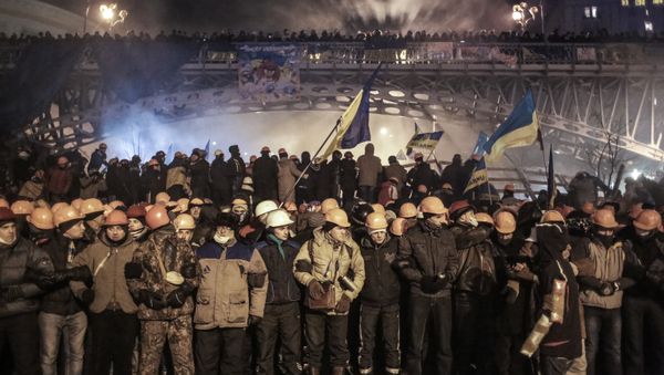 Внутренние войска начали штурм лагеря митингующих на Майдане