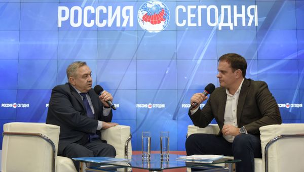 Заместитель Председателя Совета министров Республики Крым, постоянный представитель РК при Президенте РФ Георгий Мурадов и руководитель подразделения МИА Россия сегодня в Крыму Вадим Волченко