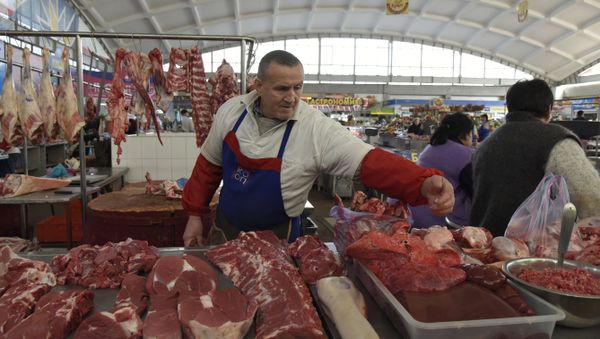 Продажа мяса на рынке Симферополя