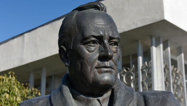 Ливадийский дворец. Памятник большой тройке: Франклин Рузвельт
