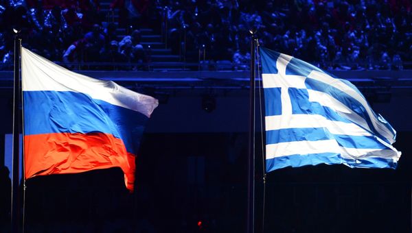 Флаги России и Греции