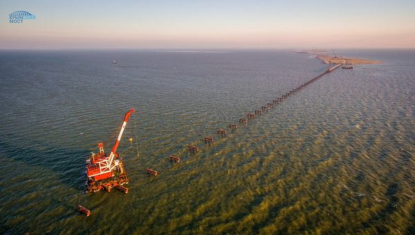 Строительство рабочего моста через Керченский пролив