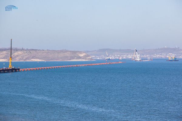 Строительство рабочего моста через Керченский пролив